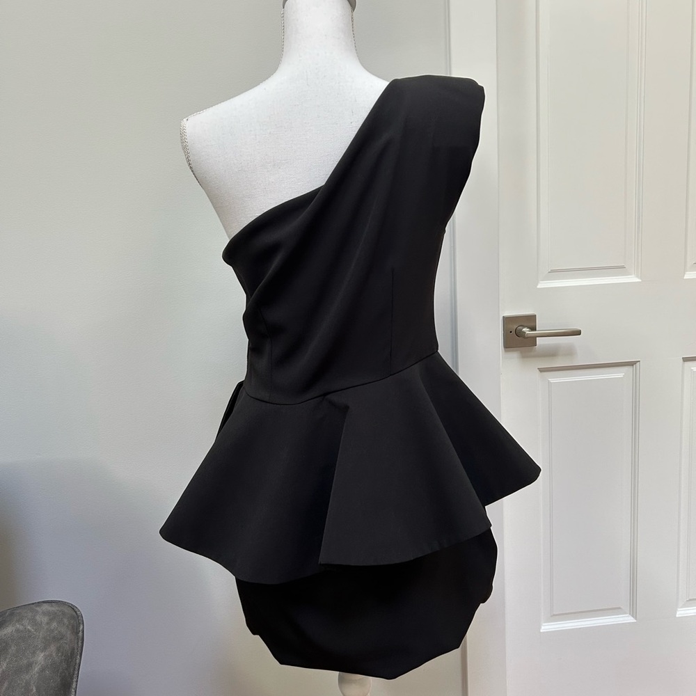 Elegant Black One-Shoulder Dress